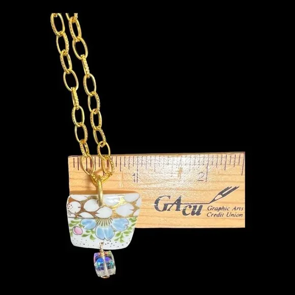 Broken China Pendant Necklace With Gold Tone Chain & Multifaceted Crystal Bead - Picture 3 of 11
